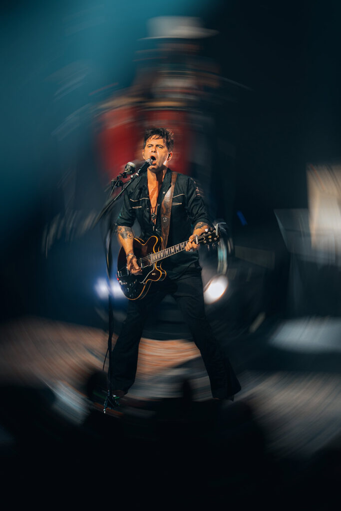 manu Lanvin au bataclan sur scène